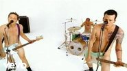 Blink-182 no clipe de 'What’s My Age Again?' (Foto: Reprodução/YouTube)