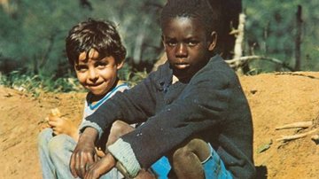 Antônio Carlos Rosa de Oliveira, o "Cacau", e José Antônio Rimes, o "Tonho" são as crianças estampadas na capa do álbum Clube da Esquina, de 1972