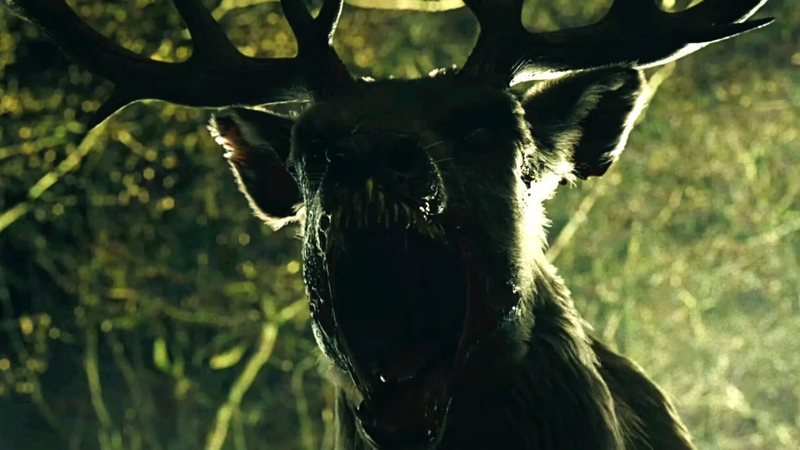Bambi busca vingança contra assassino da mãe em trailer de terror trash (Foto: Divulgação)