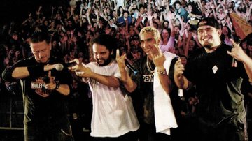 Raimundos na gravação do álbum Ao Vivo, em 2000 (Reprodução)
