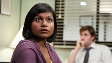 Mindy Kaling aconselha estrelas de spin-off de The Office: "Tentem não rir" (Foto: Reprodução/NBC)