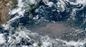A nuvem de poeira "Godzilla" (Foto: NOAA / Twitter / Reprodução)