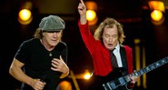 Brian Johnson e Angus Young (foto: Sven Hoppe/ AP)