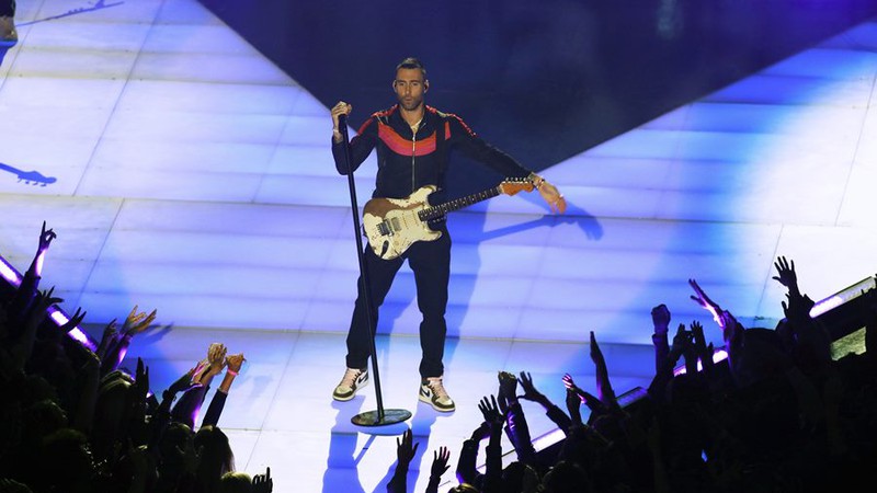 Adam Levine, do Maroon 5, durante apresentação no Super Bowl 2019 (Foto: AP Photo/Charlie Riedel)