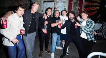 Alex Turner, Matt Helders (Arctic Monkeys), Josh Homme (Queens of the Stone Age) e Dave Grohl (Foo Fighters) curtem show do The Chats (Foto: Reprodução / Instagram)
