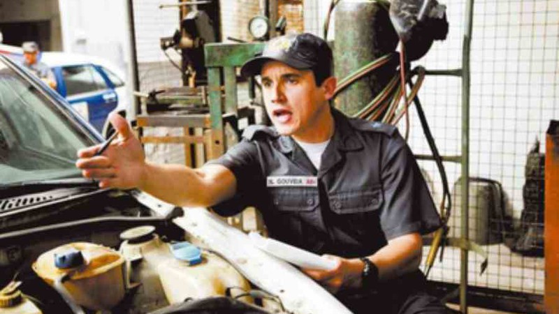 Caio Junqueira como o policial militar Neto em cena do filme Tropa de Elite (Foto: Reprodução)