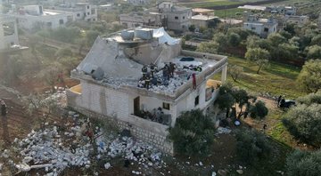 Casa na Síria atacada pelas forças dos Estados Unidos (Foto: Reprodução / Twitter)
