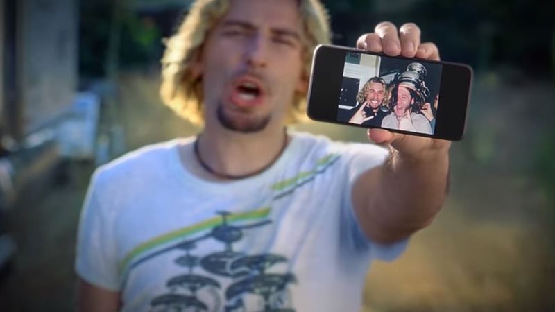 Chad Kroeger em paródia de "Photograph" (Foto: Reprodução / Youtube)