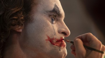 Joaquin Phoenix como Coringa (Foto: Reprodução)