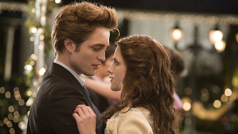 Kristen Stewart como Bella Swan e Robert Pattinson como Edward Cullen (Foto: reprodução)