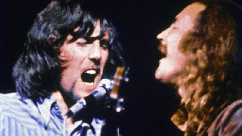 Graham Nash(esq) e Davis Crosby do grupo CSNY no palco do Woodstock em Bethel, Nova York, 17 de agosto de 1969 (Foto: Getty images)