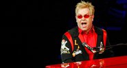 Elton John durante a turnê "The Red Piano" em 2009 (Foto: Ethan Miller / Getty Images)