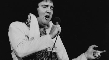 Elvis Presley se apresentando em Providence, Rhode Island, em 23 de maio de 1977 (Foto: AP)