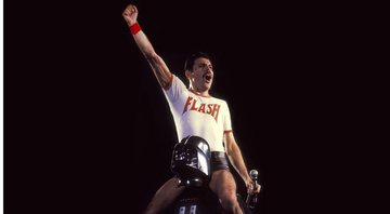 Freddie Mercury na turnê The Works, do Queen (Foto: Tom Callins/ reprodução)