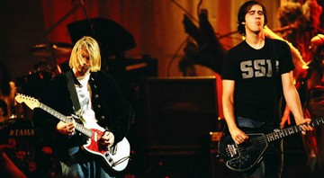 Kurt Cobain e Krist Novoselic durante o programa Live and Loud, da MTV, em 1993 (Foto: Jeff Kravitz/FilmMagic, Inc)