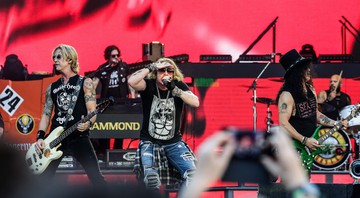 Axl Rose, Slash e Duff McKagan, em ação com o Guns N' Roses (Foto: Thibaud Moritz / Sipa USA / via AP Images)