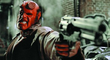 Ron Perlman como Hellboy (foto: Reprodução)