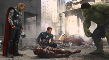 Hulk salva o Homem de Ferro em Vingadores (Foto: Marvel / Reprodução)