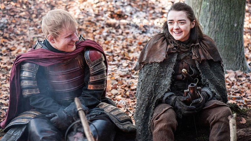 Ed Sheeran e Maisie Williams em cena de Game of Thrones (Foto: Reprodução)