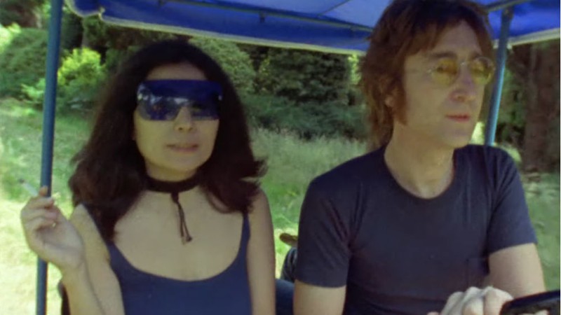 John Lennon e Yoko Ono em John & Yoko: Above Us Only Sky (Foto:Reprodução)