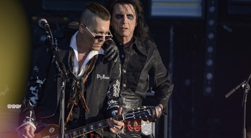 Johnny Depp e Alice Cooper em show do Hollywood Vampires (Foto:Sipa/AP Images)