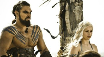 Jason Momoa e Emilia Clarke em Game Of Thrones (Foto: Divulgação)