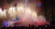 Gene Simmons quase sofre acidente em show do Kiss (Foto: reprodução/vídeo)