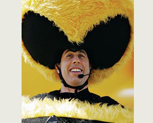 Seinfeld se veste de abelha para promover seu novo filme, Bee Movie - Cortesia da Dreamworks à RS EUA