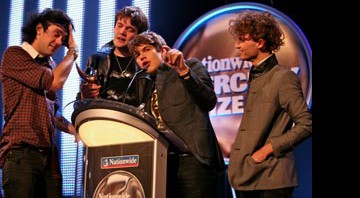 Os integrantes do Klaxons durante a entrega do Mercury Awards - Reprodução