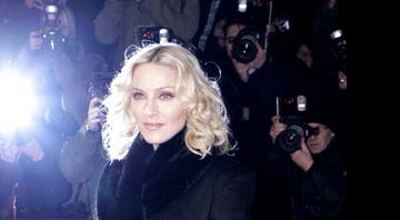 Madonna causa frisson entre jornalistas e fotógrafos