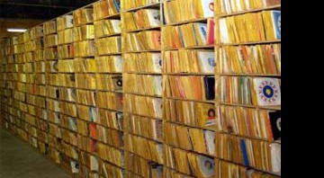 Um dos armários da maior coleção de discos do mundo - Reprodução