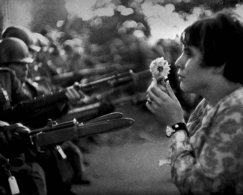 Marc Riboud, da Magnum, imortalizou protesto contra a Guerra do Vietnã, 1967 - Reprodução