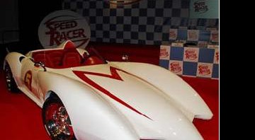 Mach 5, o carro do Speed Racer, sofre diversos danos no trailer divulgado esta semana