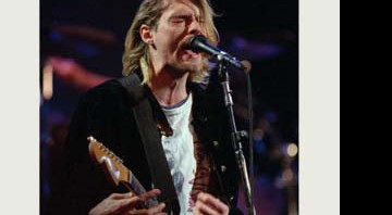 Tênis de Cobain vêm com trechos de letras escritas em seus diários - Courtney Love liberou, em 2002, a publicação dos cadernos - AP