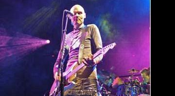 Billy Corgan vai ser homenageado por sua contribuição ao rock; Jimmy Chamberlin (baterista) também crava suas mãos no cimento - AP