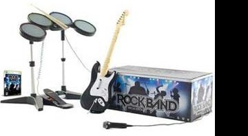 No Rock Band, o jogador também pode cantar e tocar bateria; no Guitar Hero, só guitarra - AP