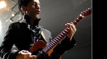 Prince levou público a delírio tocando "Creep" no Coachella - Site Oficial