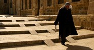 Palestino caminha na parte árabe da cidade velha de Jerusalém