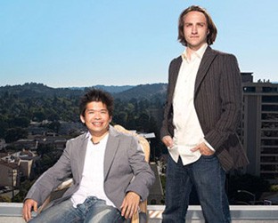 Steve Chen (à esquerda) e Chad Hurley, os criadores do YouTube, foram disputados e acabaram vendendo sua idéia para o Google - Brent Humphreys