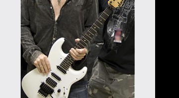 Alguém viu? Iron oferece jaqueta e carta escrita à mão para quem tiver pistas da guitarra de Adrian Smith - Reprodução/Site Oficial
