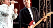 Roger Daltrey e Peter Townshend, únicos integrantes originais do The Who, em show de 2006: banda lança show clássico de 4 décadas atrás em DVD - AP