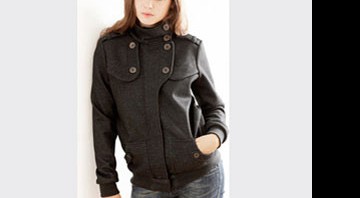 A primeira peça da Mirror/Dash, marca de roupas de Kim Gordon: jaqueta custa cerca de R$800 - Reprodução/Mirror/Dash