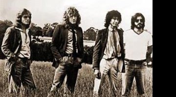 O quarteto original; no show de "reunião", Jason Bonham substitui o pai, John Bonham, morto em 1980 - Site oficial