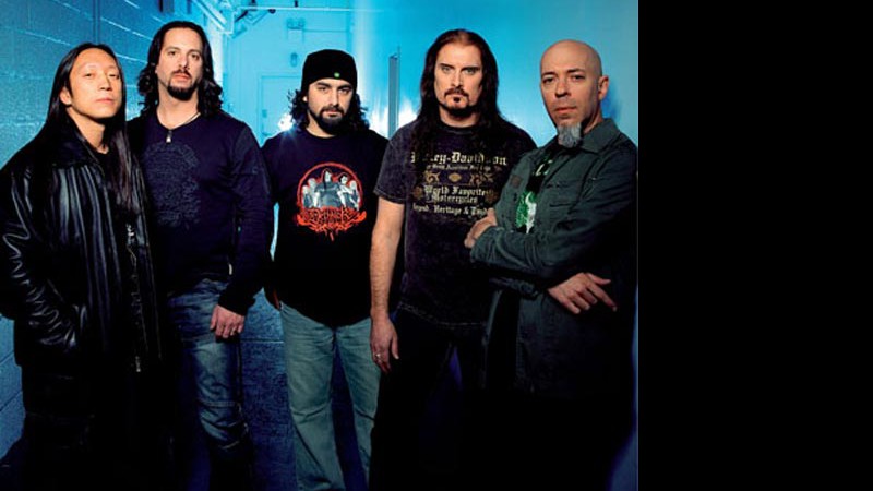 John Petrucci (o segundo da esq. para a dir.) prometeu mais um show do Dream Theater no Brasil - Divulgação