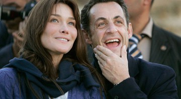 Carla Bruni, ao lado do marido e presidente da França, Nicolas Sarkozy - AP