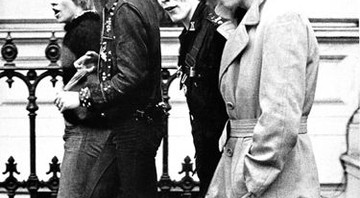 Sid Vicious (o segundo da esquerda para a direita) teria se sentido isolado no Sex Pistols por "não ser a faca mais afiada do bloco", diz John Lydon - AP