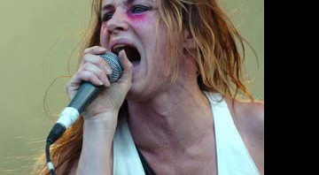 A cantora Juliette Lewis lança disco online