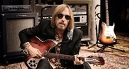 PÉ NO CHÃO - Tom Petty se diverte, agora influenciado pelos gigantes do blues - SAM JONES