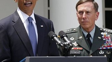 Barack Obama anunciou a substituição de Stanley McChrystal por David Petraeus (à direita) nesta quinta, 24 - AP
