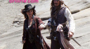 Penélope Cruz e Johnny Depp gravam cenas do quarto filme da franquia <i>Piratas do Caribe</i> - Reprodução/Radar Online